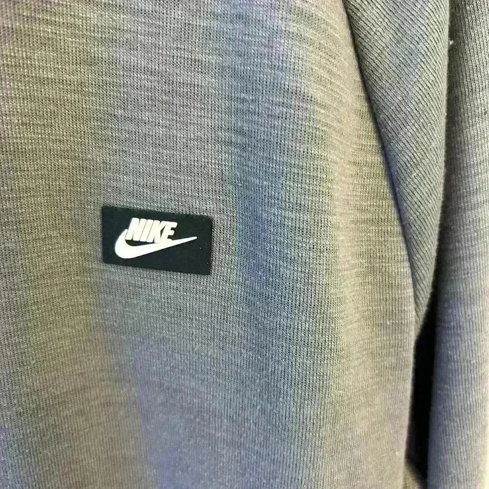 Men's Nike crewneck grey pullover with front pocket size medium